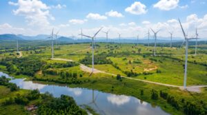 Panel solar en Colombia con cielo despejado, símbolo del avance en energías renovables en Sudamérica